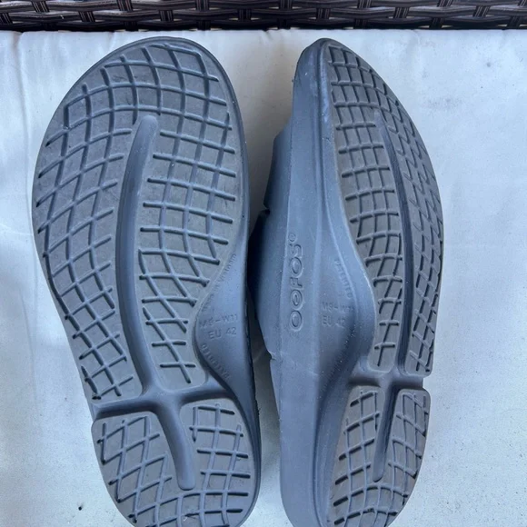 OOFOS Charcoal Slide Sandals - Picture 9 of 11